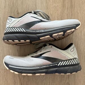 Brooks Shoes Womens 8
Adrenaline GTS 22 Running Comfort Cushion Gray Pink
Black